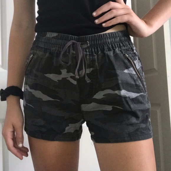 Garage Pants - Garage Camo Shorts 🔵